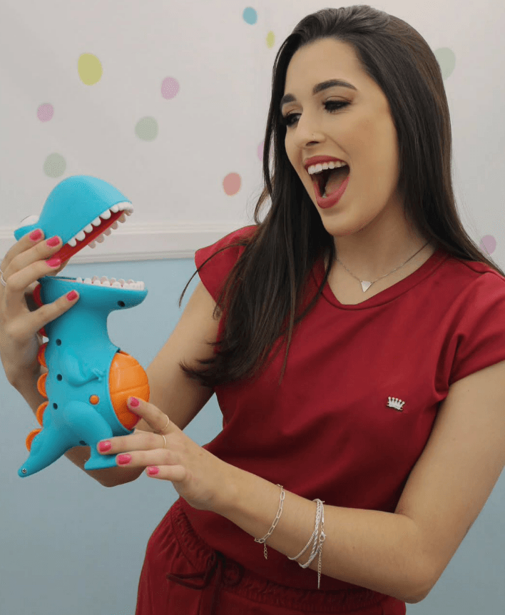 Ana Luiza Mascarenhas em atendimento
